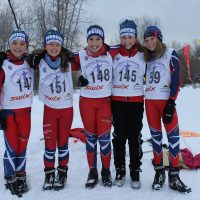 Quatre skieuses du club Fondeurs-Laurentides: Clémence, Ophélia, Naomie, Léa-Rose et Anaëlle – Photo courtoisie